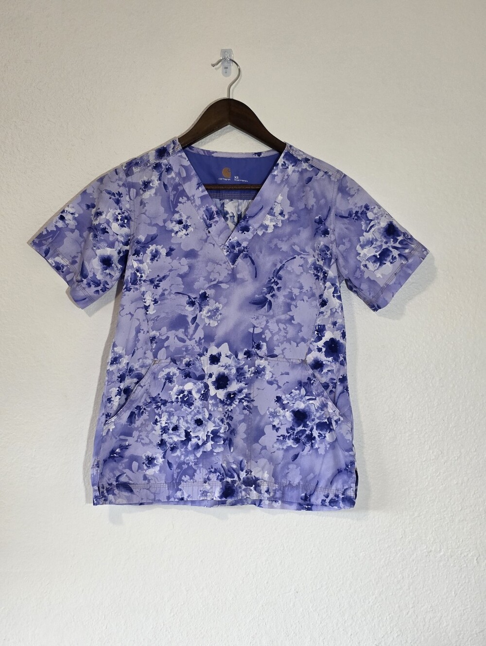 Carhartt Women’s XS Scrub Top Purple Floral V-Neck Medical Nursing Uniform